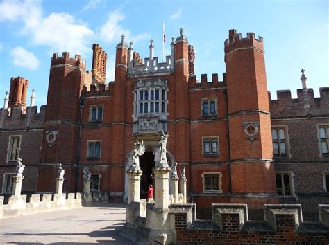 henry viii castles and palaces